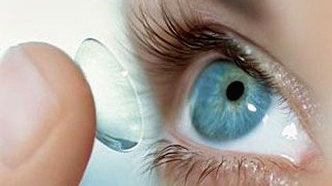 Контакт линзаларнинг афзалликлари ва камчиликлари нимада?