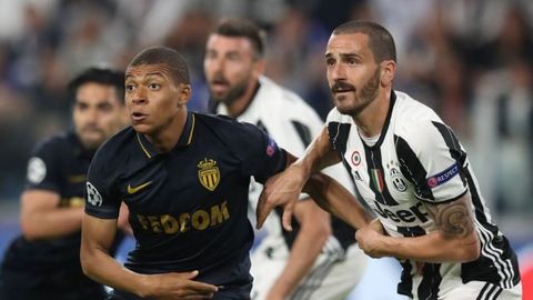 Buffon futbol o‘ynashni boshlaganida hali dunyoga kelmagan Mbappe otasi tengi odamga gol urdi