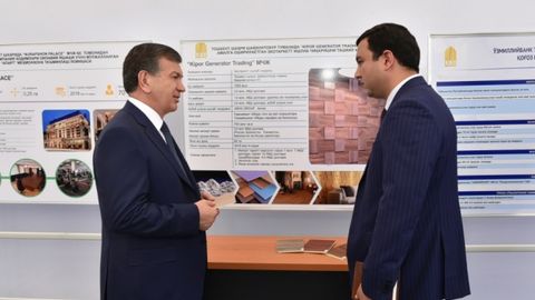 Шавкат Мирзиёев Шайхонтоҳур туманида барпо этилаётган кўнгилочар истироҳат боғи қурилишини кўздан кечирди