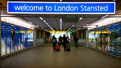 Londonning Stansted aeroportida teraktlarga tayyorgarlikda gumon qilingan erkak qo‘lga olindi