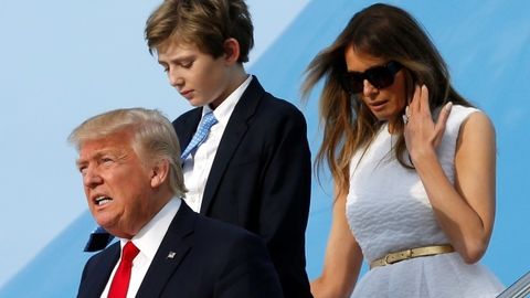 Трамп рафиқаси ва кичик ўғли ёзда Оқ уйга кўчиб ўтишини тасдиқлади