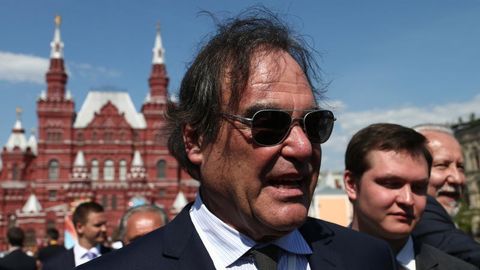 Оливер Стоун Путин ҳақидаги фильмини АҚШ ва Россия ўртасидаги муносабатларни яхшилашга уриниш сифатида баҳолади