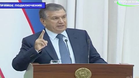 Шавкат Мирзиёев тепадан кўрсатма кутишга ўрганиб қолган раҳбарларни танқид остига олди