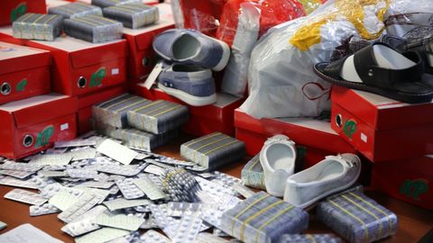 O‘zbekistonga Turkiyadan poyabzal qutilarida dori olib kirishga uringan fuqarolar qo‘lga olindi