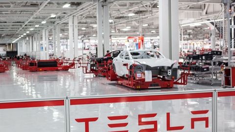 Tesla Хитойда электромобиллар заводи қуриш бўйича музокараларни якунламоқда