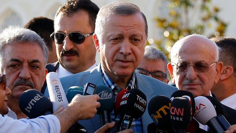 Erdo‘g‘on hayit namozi vaqtida hushidan ketdi