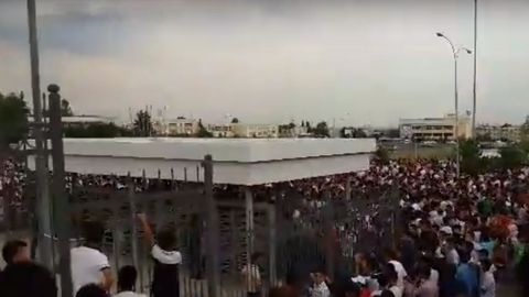 Наманганда «Уммон»ни тинглаш учун минглаб одам йиғилди, бироқ концерт ўтказилмади. «Уммон» «ташкилотчиларнинг хатоси» учун узр сўради