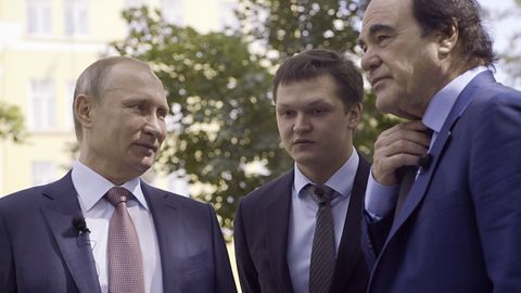 Putin Oliver Stounga bergan intervyusida ilk bor nabiralarini tilga oldi