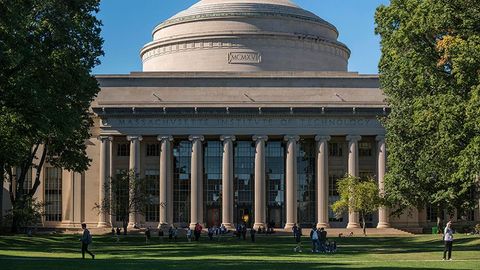 Massachusets texnologiya institutiga sirli bitiruvchi 140 mln dollar xayriya qildi