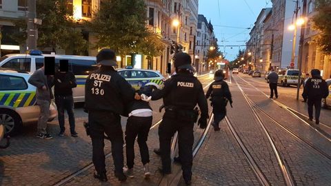 Germaniyadagi 150 kishilik ommaviy mushtlashuvda 15 nafar politsiyachi jabrlandi
