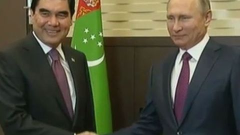 Putin Turkmaniston prezidentini Aleksandr Nevskiy ordeni bilan taqdirladi