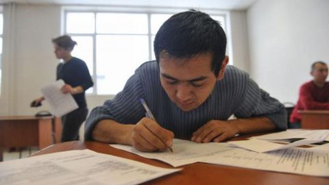 Rossiyaga ketmoqchi bo‘lgan migrantlar Toshkentda pulli test topshiradi