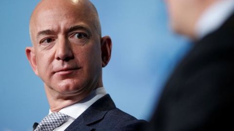 Jeff Bezos bir kunda dunyoning eng boy kishisi maqomini boy berdi