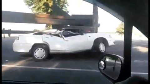 Yuqori Chirchiqda sodir bo‘lgan avariyada Nexia avtomobili yuk mashinasi tagiga kirib ketdi (video)