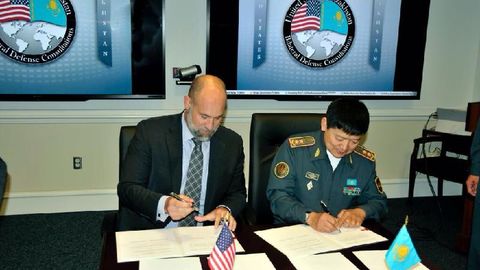 АҚШ ва Қозоғистон ўртасида 5 йиллик ҳарбий ҳамкорлик режаси имзоланди