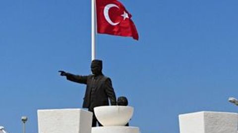 Turkiyada davlatni to‘ntarishga urinish voqeasiga bir yil to‘lishi oldidan 7 ming nafar harbiy va davlat xizmatchilari ishdan bo‘shatildi