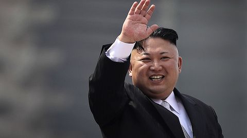 Kim Chen In qit’alararo raketa yaratuvchilariga mukofotlar topshirdi
