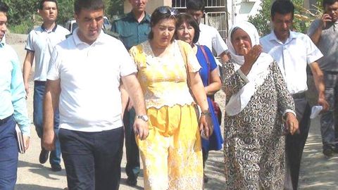 Namangan shahrining yangi hokimi faoliyatini mahallalardagi aholi xonadonlaridan boshladi