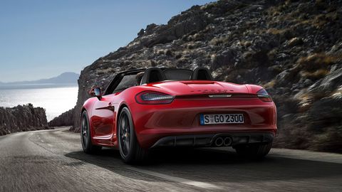 79 yoshli ayol Porsche’ni soatiga 238 kilometr tezlikda haydagani uchun jarimaga tortildi
