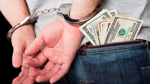 Buxoroda 4300 dollar evaziga o‘qishga kiritib qo‘yishni va’da bergan firibgar qo‘lga olindi