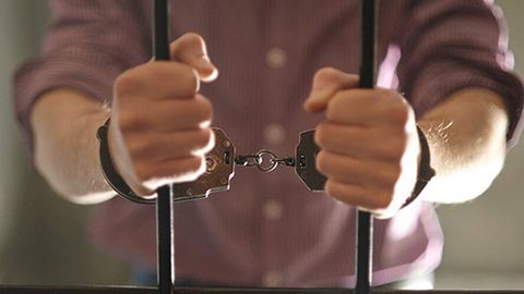 Сергелида ҳайдовчини бўғиб, унинг мол-мулкини талаб қилган босқинчилар қўлга олинди