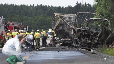 ОАВ: Бавариядаги ЙТҲдан кейин автобус ёниб кетиши оқибатида 18 киши ҳалок бўлди
