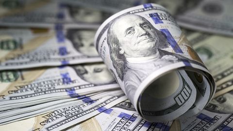 O‘zbekistonda ayblanuvchining jazolanmasligi uchun undan 200 ming dollar pora olgan shaxs ushlandi