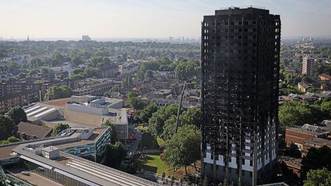 Британия расмийлари Grenfell Tower’да яшаган муҳожирларни депортация қилмайди