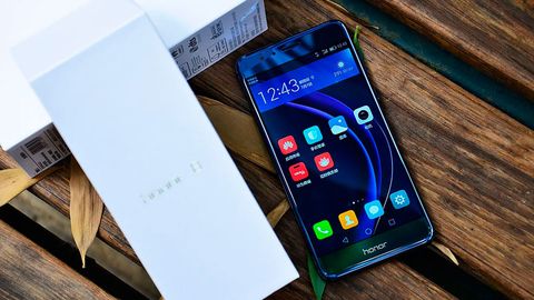 Тошкентда Huawei компаниясининг Honor 8 смартфони 3,9 млн сўмдан сотилмоқда