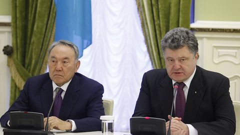 Нурсултон Назарбоев Россия ва Украина расмийларини музокараларга чақирди
