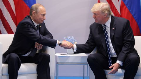 Трамп Путин билан учрашувини «ҳайратланарли» деб атади