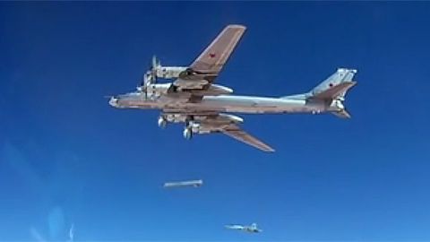 Rossiya IShID jangarilariga X-101 qanotli raketalari bilan zarba berilishi lavhalarini namoyish etdi (video)