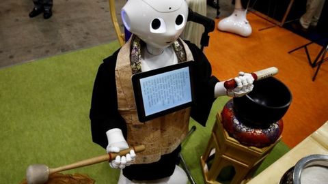 Yaponiyada Pepper robotiga budda udumlarini o‘rgatishdi va undan dafn marosimlarida foydalanishga qaror qilishdi