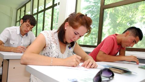 O‘zbekistonda B1 va undan yuqori malaka sertifikatiga ega bo‘lganlar chet tili bo‘yicha test sinovlaridan ozod etiladi