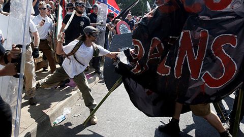 AQSh senatorlari Sharlotsvilldagi to‘qnashuvlarni ichki terrorchilik akti deb baholadi