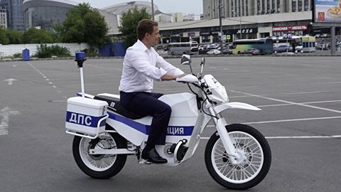 “Kalashnikov” maxsus topshiriqli bo‘linmalar uchun shovqinsiz elektr mototsiklni taqdim etdi