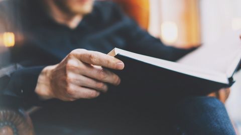 Муваффақиятли кишилар китоб ўқишга қандай вақт топади?