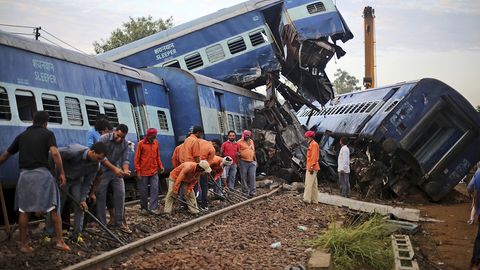 OAV: Hindistonda izdan chiqqan poyezd mashinisti yo‘llar ta’mirlanayotganidan bexabar bo‘lgan