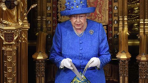 The Sunday Times: Yelizaveta II taxtdan voz kechish niyatida emas