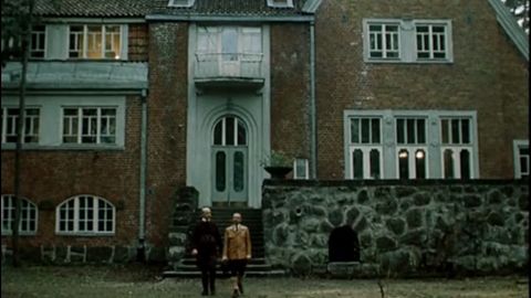 Jurnalistlar Putin “Sherlok Xolms” filmidagi uydan dala-hovli sifatida foydalanganidan xabar topdi