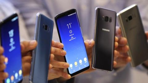 Смартфонлар даврининг интиҳоси: экспертлар гаджетлар «қирилиб кетиши» сабабларини маълум қилди