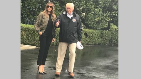 Melaniya Tramp Texasga baland poshnali oyoq kiyimda otlangani uchun tanqid ostida qoldi