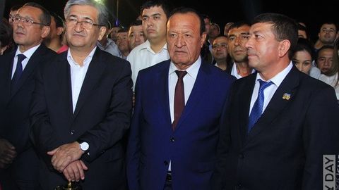 Erkin Komilov spektakllarni jonli efirda ko‘rsatishni taklif etdi
