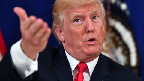 ОАВ: Трамп ўз маслаҳатчиси Беннондан маълумотлар сизиб чиқишида гумон қилмоқда