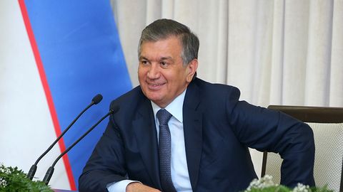 Шавкат Мирзиёев Мустақиллик байрами арафасида давлат хизматчилари ҳамда ишлаб чиқариш ва ижтимоий-иқтисодий соҳалар ходимларини мукофотлади