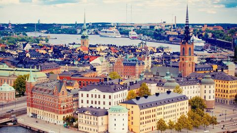 Stokgolm markazida politsiyachilarga pichoq bilan hujum qilishdi