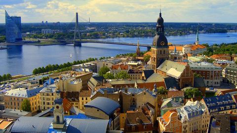 Finlyandiyaning Turku shahrida jinoyatchi odamlarga pichoq bilan hujum qildi