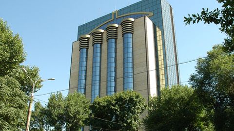 Ўзбекистонда АҚШ долларининг расмий курси 4 200 сўмдан ошди