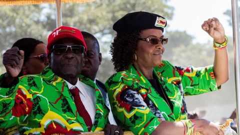 Зимбабвенинг биринчи хоними ЖАРда суд олдига чиқиши юзасидан дипломатик иммунитет талаб қилди