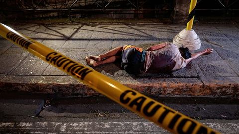 Филиппинда наркотикларга қарши рейдларнинг бир куни давомида 30 дан зиёд одам ўлдирилди